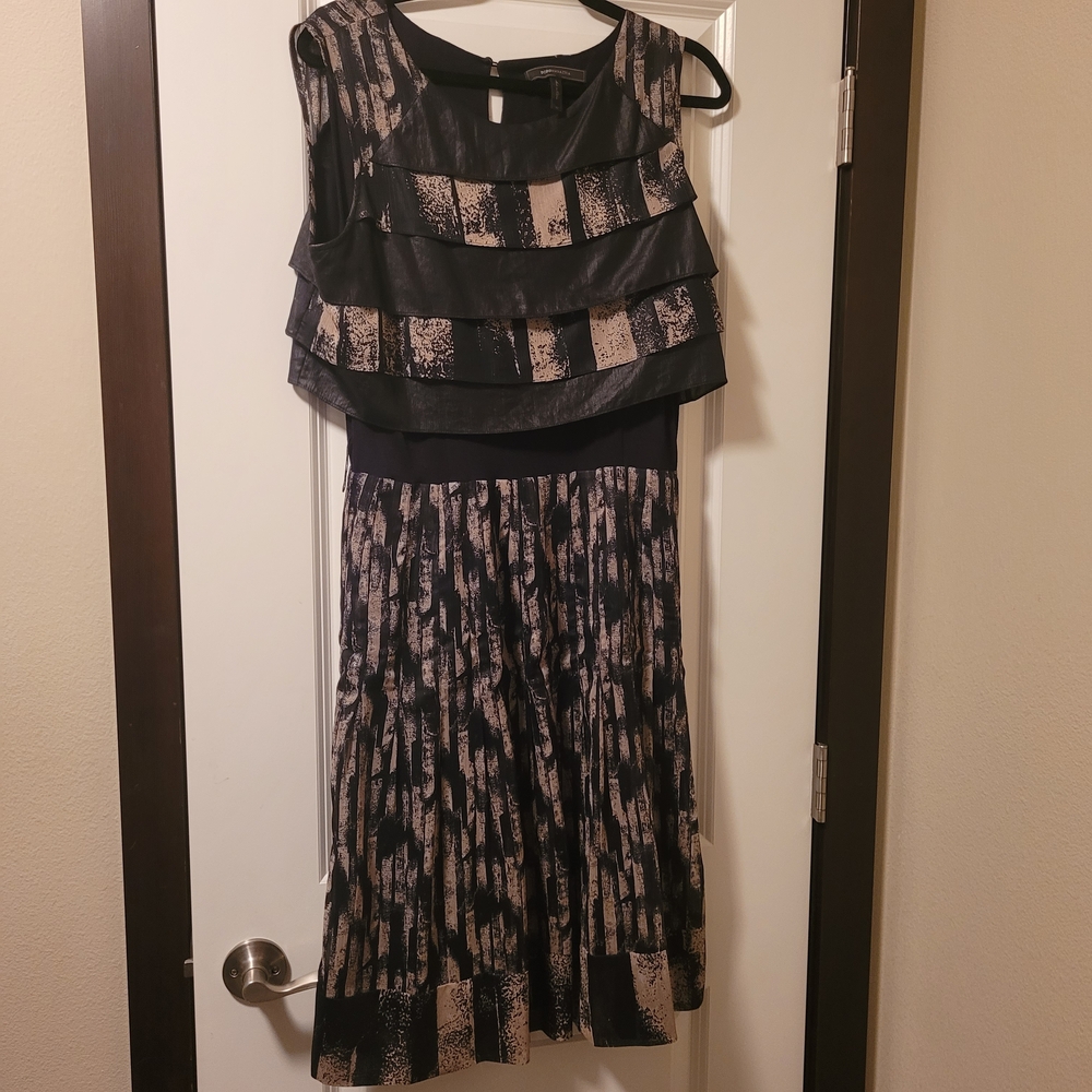 BCBG Maxazria Dress Women's Sz 10 Layered Pleated Fit Flare Geometric Sleeveless